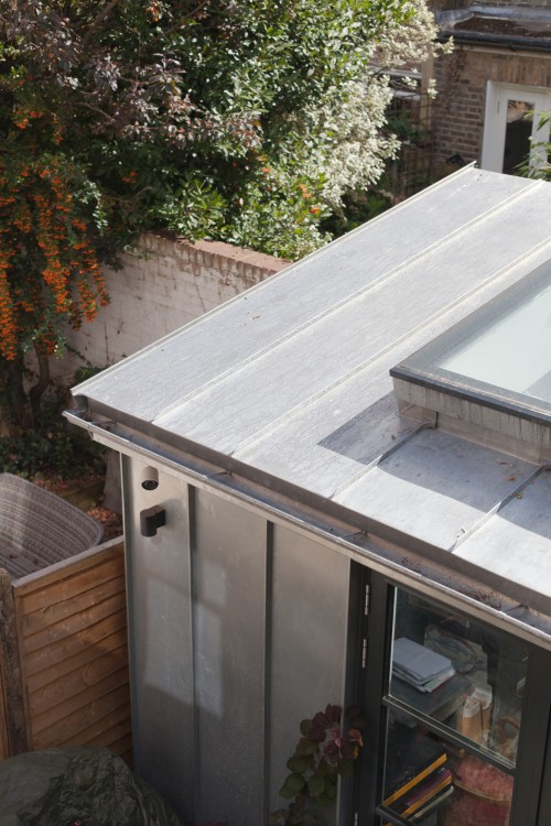 Extension and refurbishment of a small 90s terraced house in Stoke Newington B